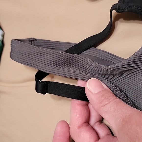 NWT Women's Nike Yoga sports bra - Picture 5 of 6